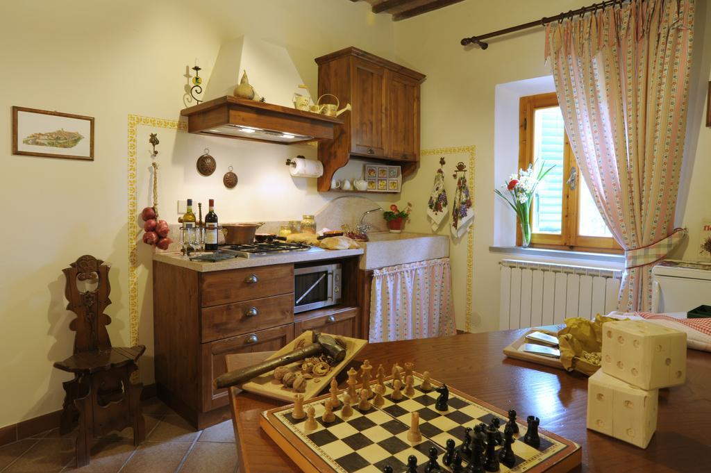 Agriturismo Podere Poggio Ai Cieli San Gimignano Szoba fotó