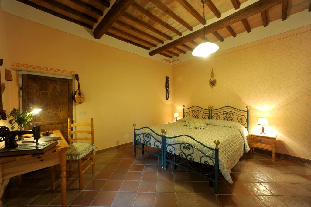 Agriturismo Podere Poggio Ai Cieli San Gimignano Szoba fotó